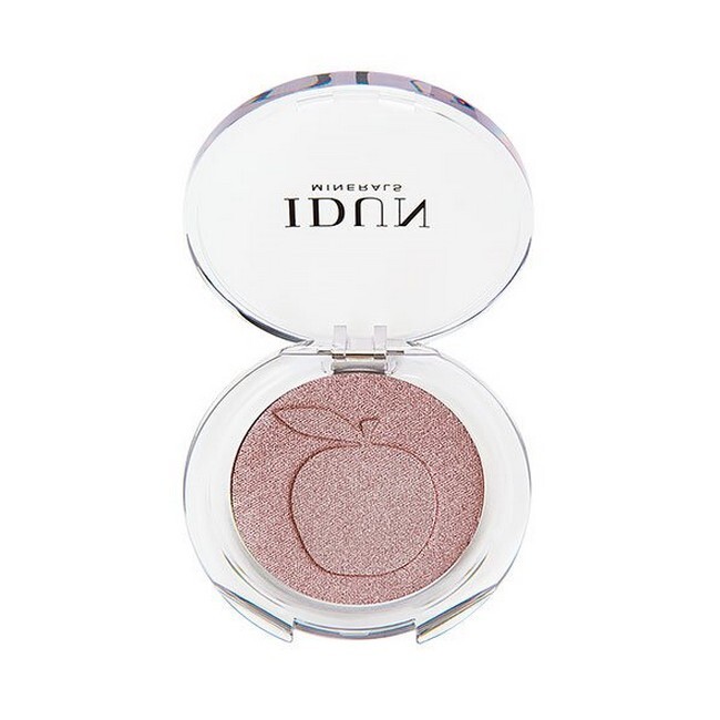 Oplev den smukke nuancerede dybde med IDUN Minerals Mineral Single Eyeshadow i farven Kastanj. Denne silkeagtige øjenskygge er fremstillet af naturlige mineraler, hvilket giver en let og luftig konsistens. Den intense pigmentering sikrer en langvarig farve, der forbliver smuk hele dagen. Kastanj byder på en varm bronzetone, der fremhæver øjnene og tilføjer et strejf af elegance til enhver makeup-look. Den er perfekt til både hverdag og fest!

**Hovedegenskaber:**
- Fremstillet af naturlige mineraler
- Intens pigmentering for langvarig farve
- Silkeblød konsistens, der er nem at blende
- Varm bronzetone, der fremhæver øjnene
- Velegnet til både dag- og aftenmakeup
- Parfume- og fyrfri formel