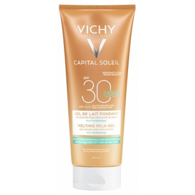 Oplev Vichy Idéal Soleil Gel-Sollotion SPF 30 - 200 ml, der tilbyder effektiv solbeskyttelse til din hud. Denne lette gel-sollotion absorberes hurtigt og efterlader ikke en fedtet overflade. Beriget med fugtgivende ingredienser beskytter den ikke kun mod solens skadelige stråler, men hjælper også med at bevare hudens naturlige fugtighed. Formel er ideel til både ansigt og krop og sikrer en behagelig soloplevelse, så du kan nyde solen uden bekymringer.

- SPF 30-beskyttelse mod UV-stråler
- Letvægts gel-formel, der absorberes hurtigt
- Fugtgivende og nærende ingredienser
- Egnet til både ansigt og krop
- Efterlader huden blød og ikke-fedtet
- Klinisk testet og velegnet til sensitiv hud