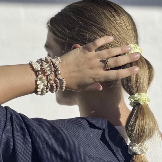 Libling - Original Hårelastik Cream og Sølv Charm - Billede 2